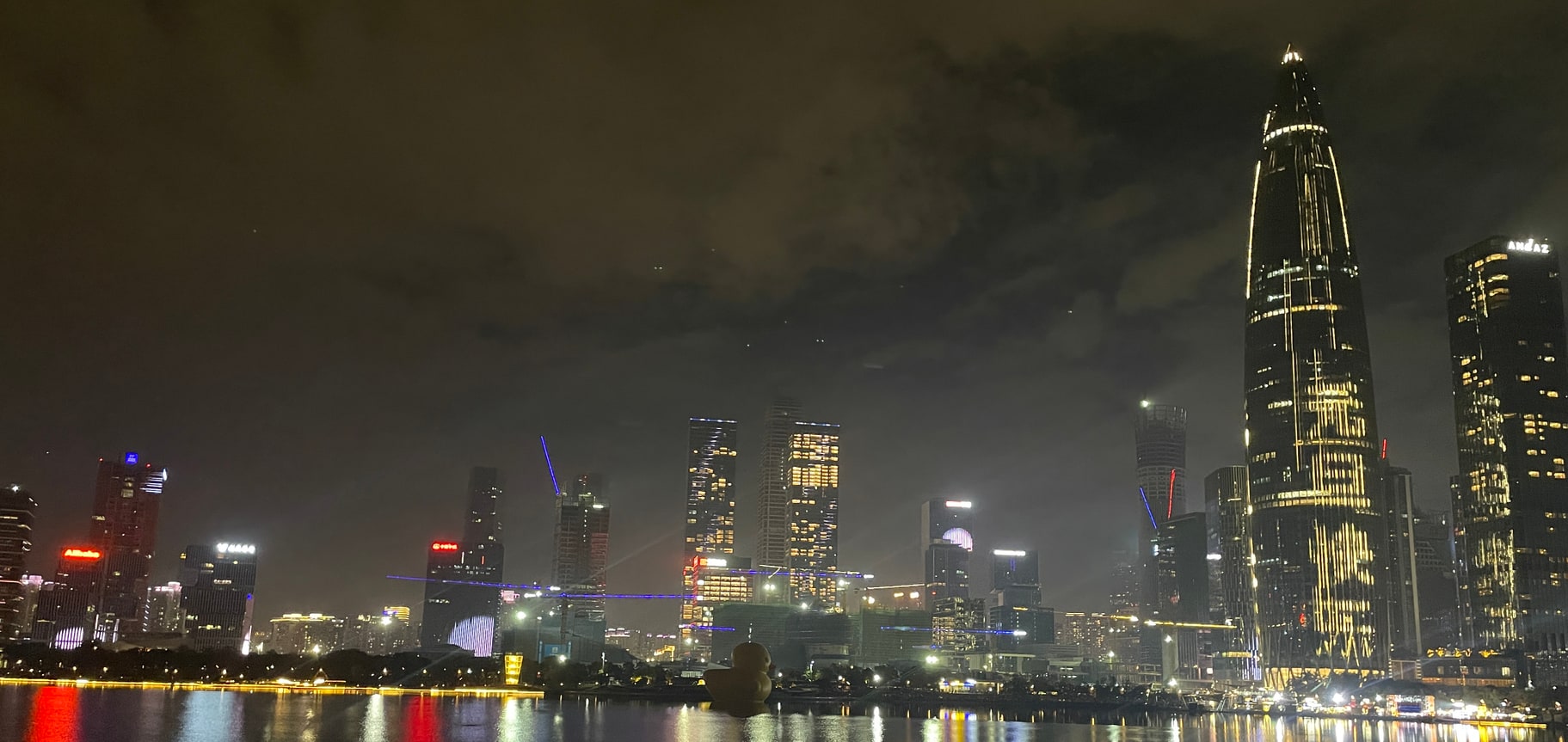 深圳湾夜景与城市天际线